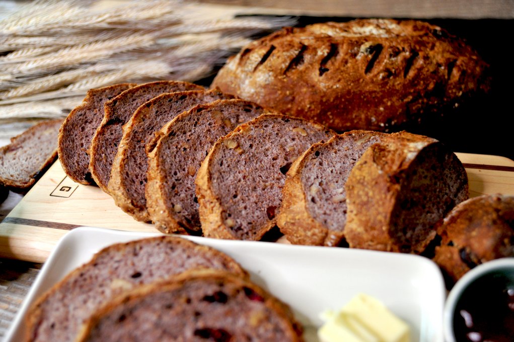 黑麥堅果麵包(裸麥酵頭) | black rye & walnut bread (rye levain)